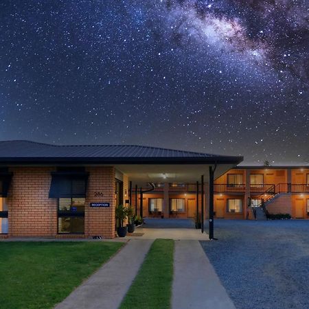 Deniliquin Motel エクステリア 写真
