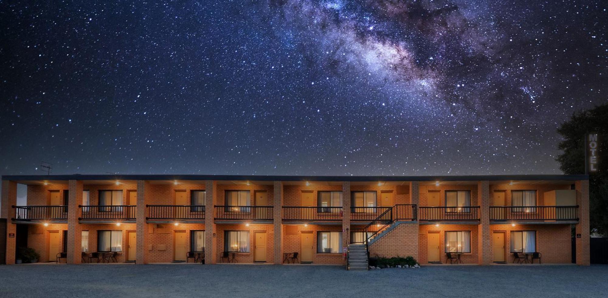 Deniliquin Motel エクステリア 写真
